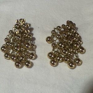 Vintage Gold Tone Bead Cluster Clip Earrings – Retro Statement Jewelry
